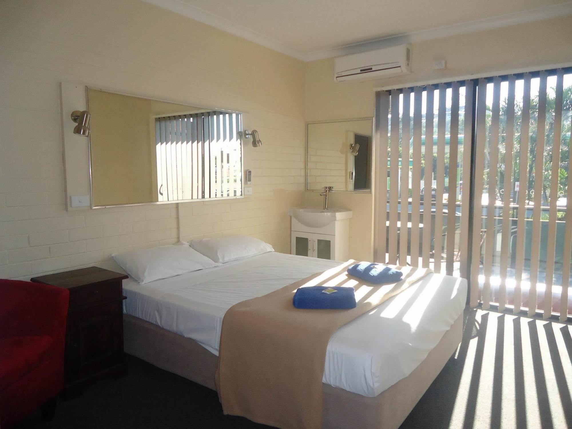 Kingsford Riverside Inn Brisbane Exterior photo