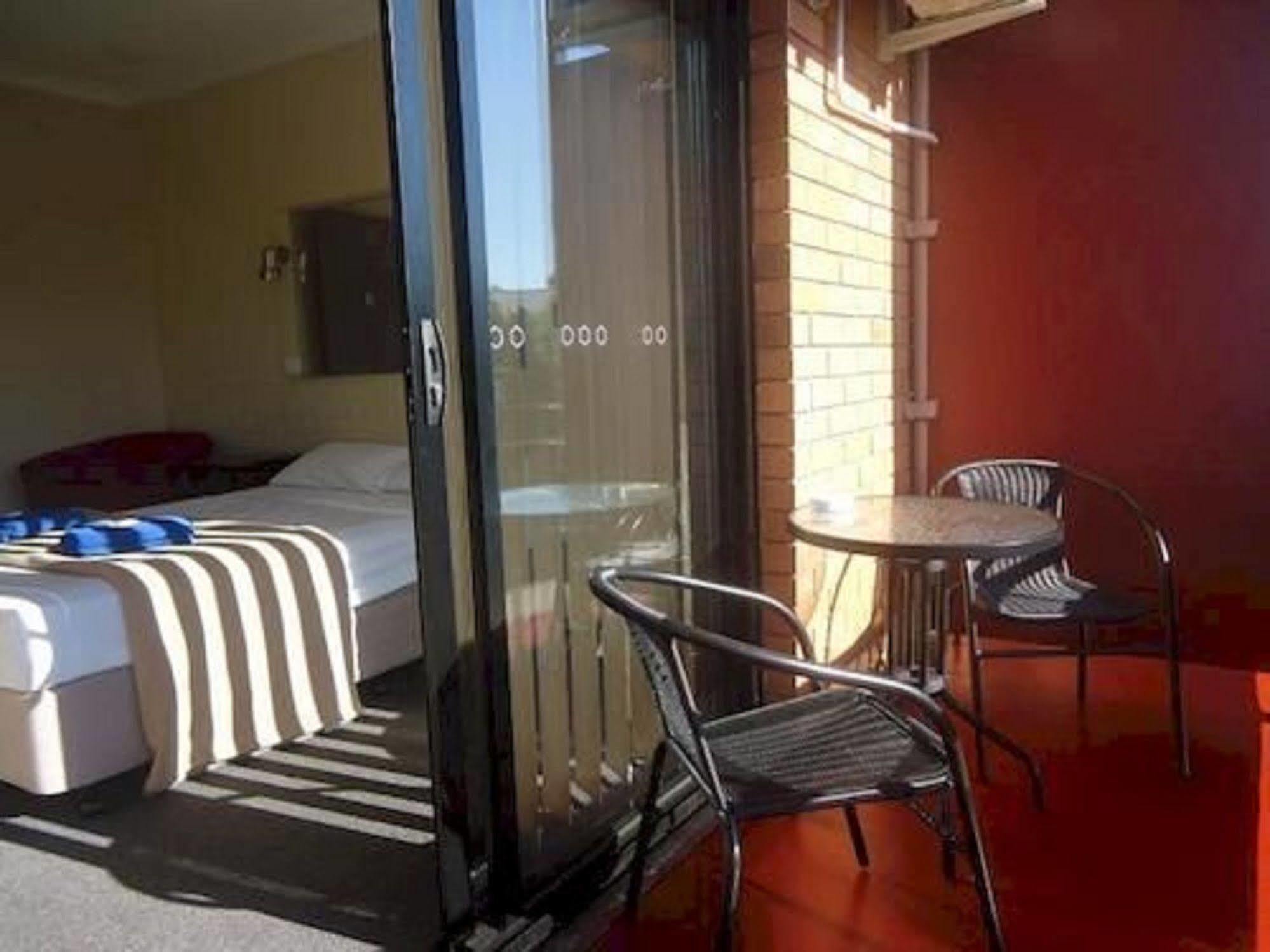 Kingsford Riverside Inn Brisbane Exterior photo