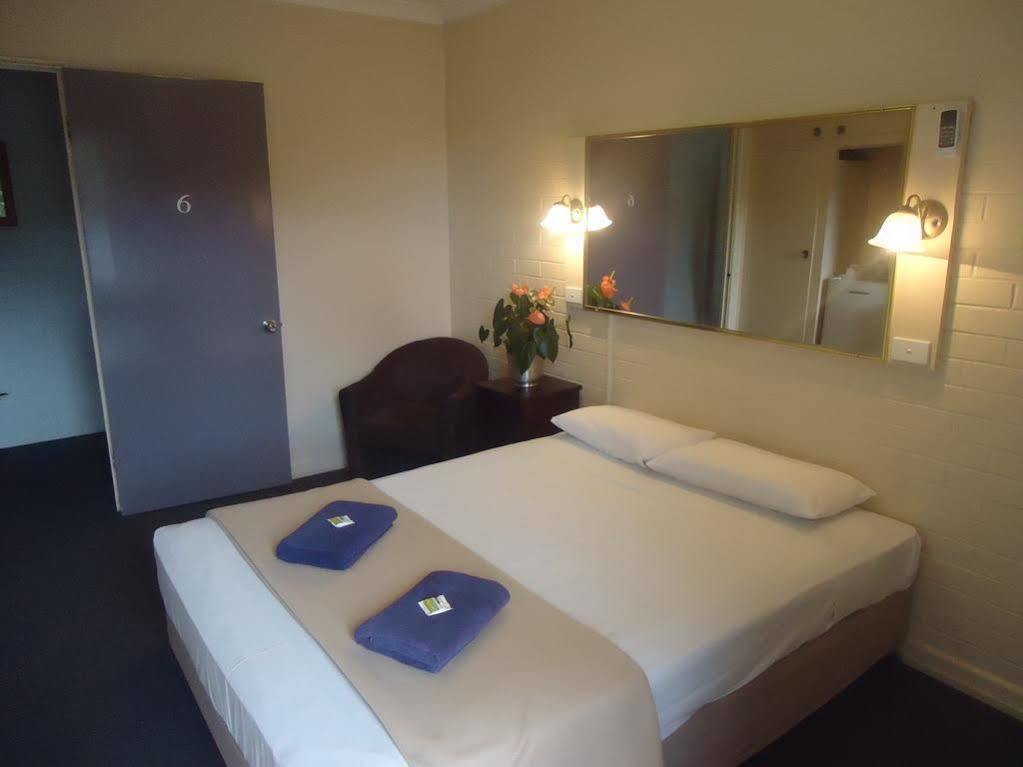 Kingsford Riverside Inn Brisbane Exterior photo