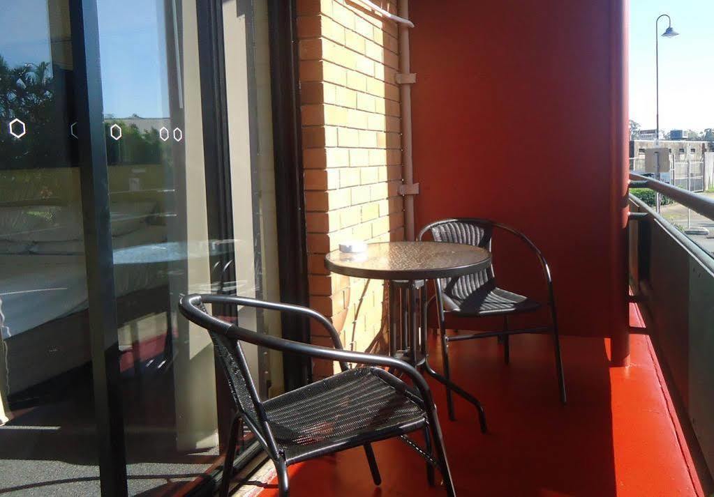 Kingsford Riverside Inn Brisbane Exterior photo