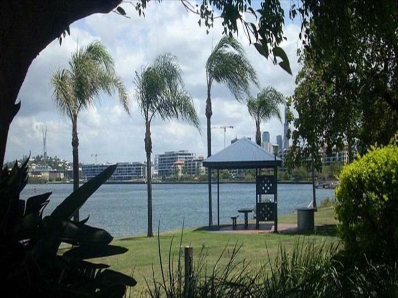 Kingsford Riverside Inn Brisbane Exterior photo