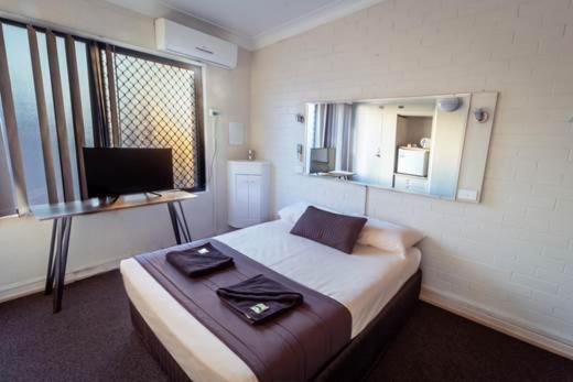 Kingsford Riverside Inn Brisbane Exterior photo